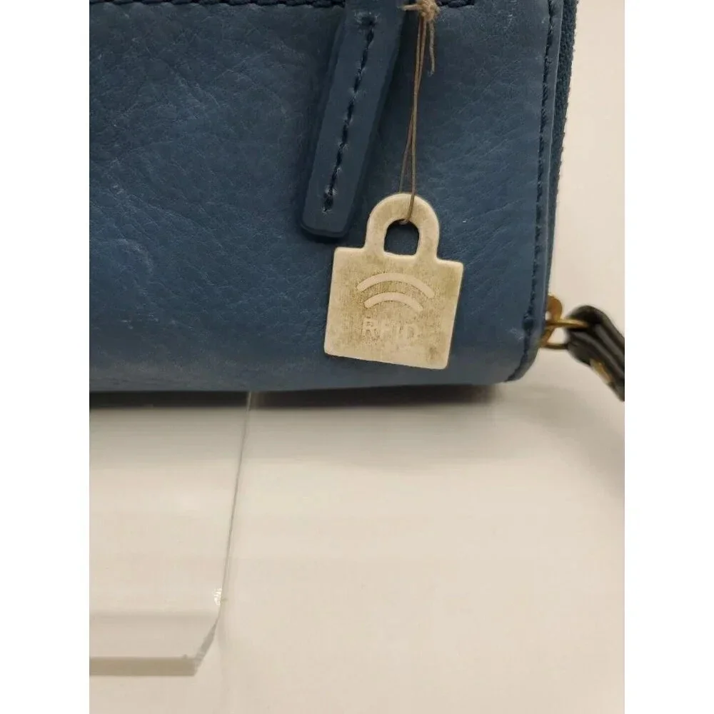 Fossil Two Tone Blue Leather Wallet Wristlet Fold Over Snap and Zip Compartment